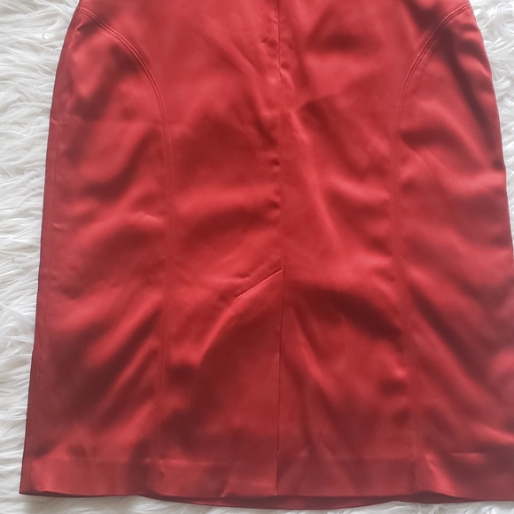 Tristan classy and structured red cocktail dress - Picture 9 of 12